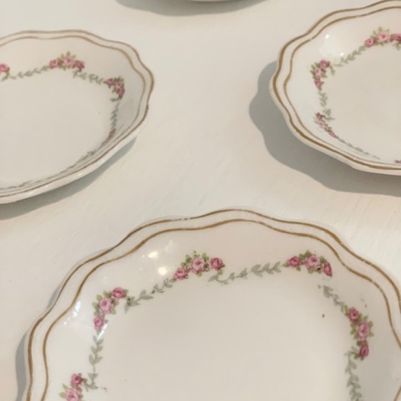 Mini antique, floral china plates - Picture 4 of 6